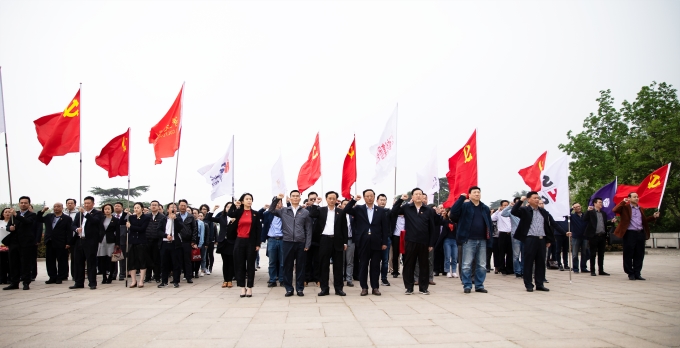 集团开展“凭吊革命先烈，弘扬雨花精神”主题党日活动