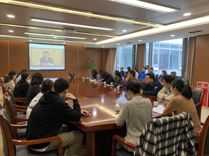 红豆钱包
团委组织团员青年集中收看纪念五四运动100周年大会直播