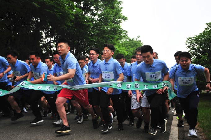 红豆钱包
组织2019春季职工登山活动